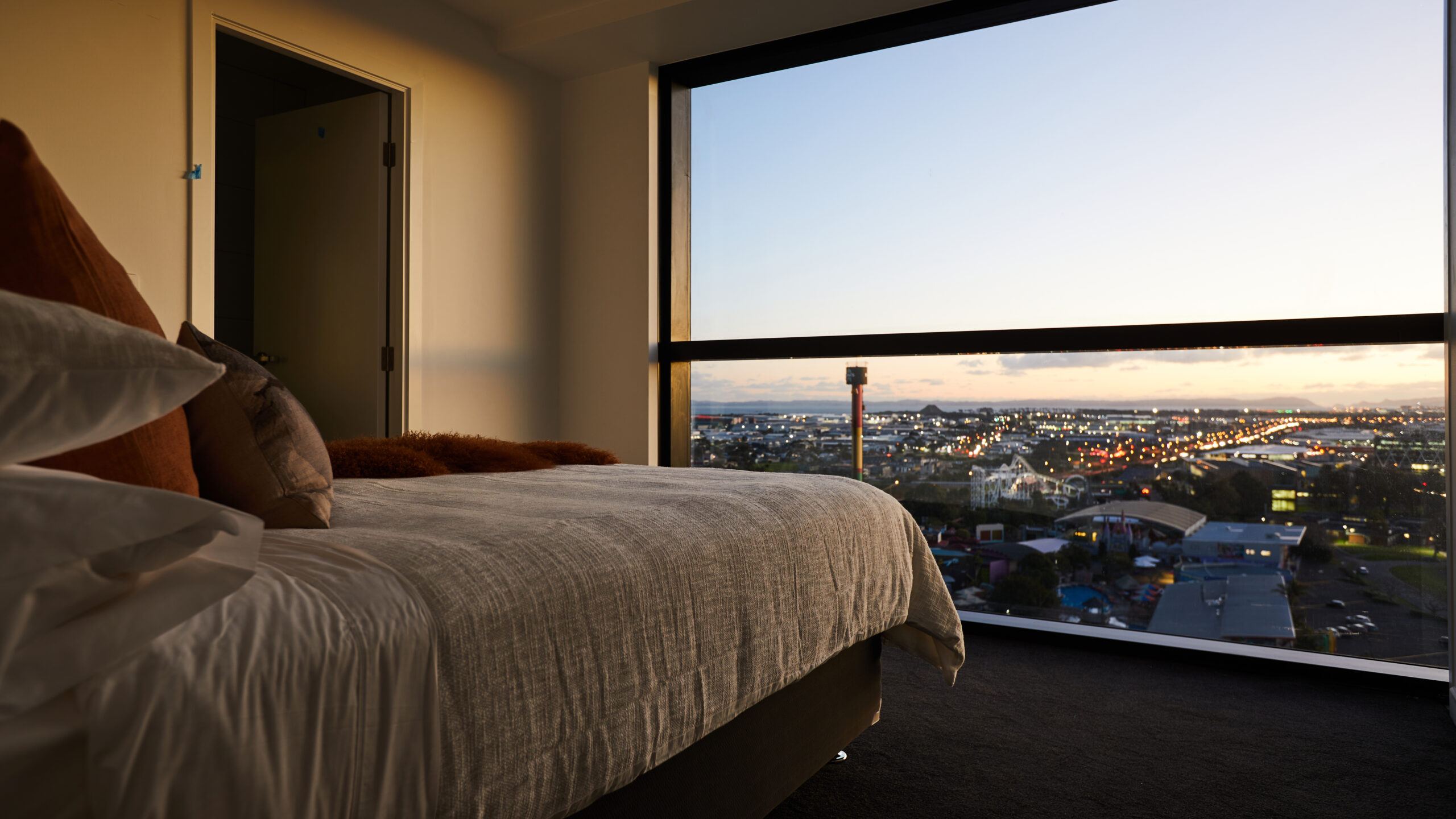 bedroom with expansive city view